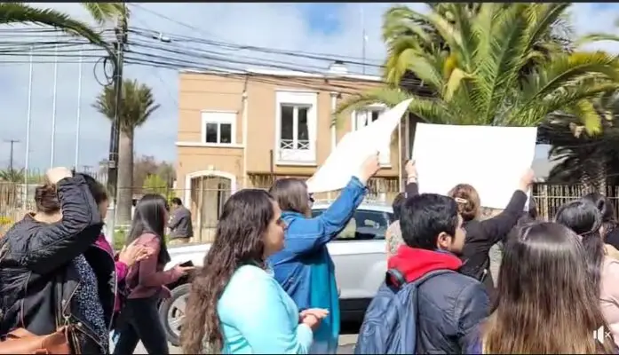 Asistentes de la educación inician paro junto a colegio de profesores en Teno