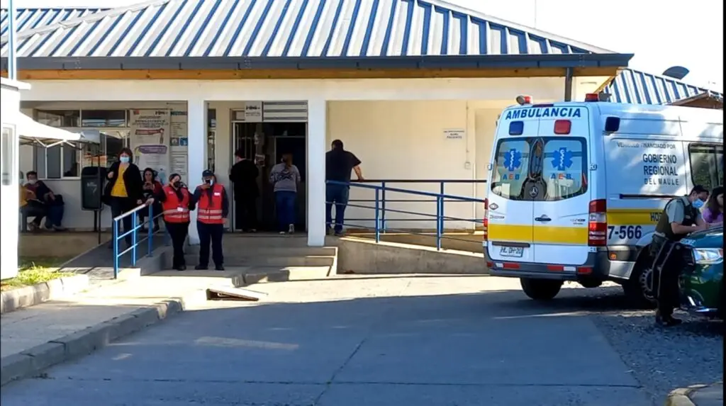 Mujer grave tras recibir impacto de piedra en el rostro mientras viajaba en Río Claro