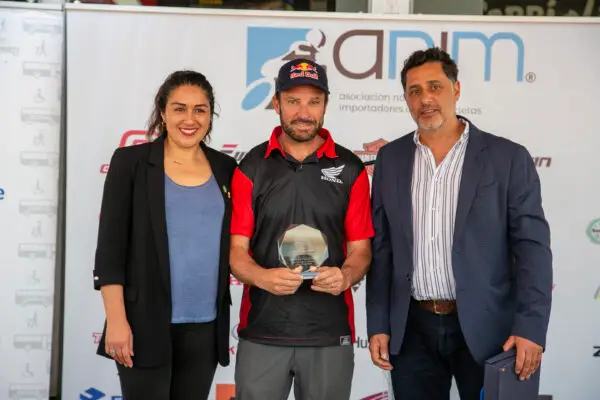 "Chaleco" López recibió importante reconocimiento a su trayectoria