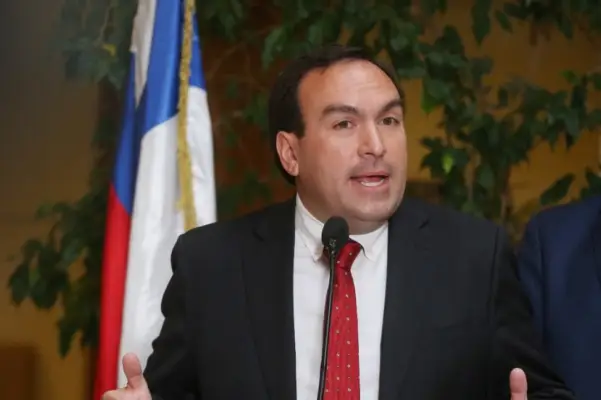 Diputados Donoso y Benavente llaman al Presidente Boric a remover a ministro Giorgio Jackson