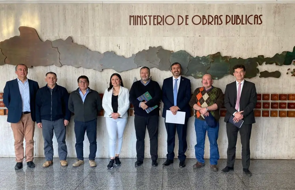 Diputado Pulgar pide agilizar mejoras en caminos y sistemas APR en el Maule