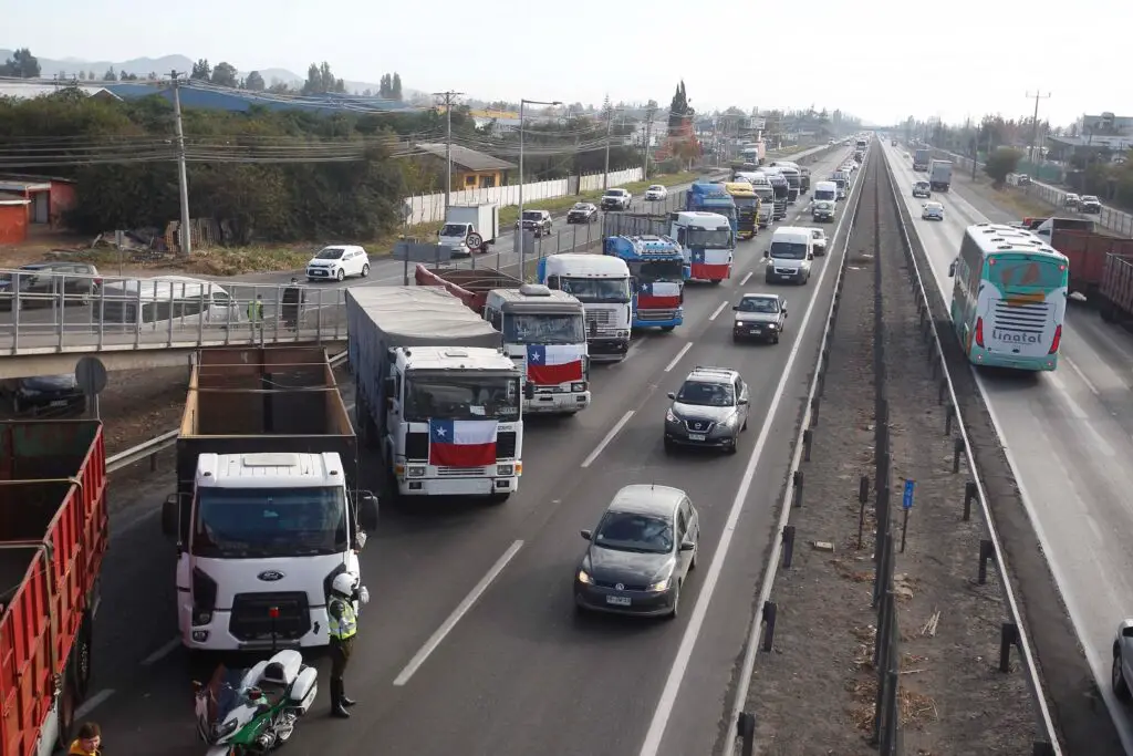 Camioneros no llegan a acuerdo con Gobierno y siguen las movilizaciones