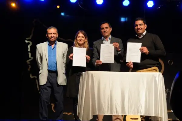 Curicó y Malargüe firman convenio con fines culturales educativos