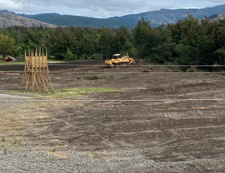 Solicitan paralización de obras por destrucción del parque holístico de Hualañé