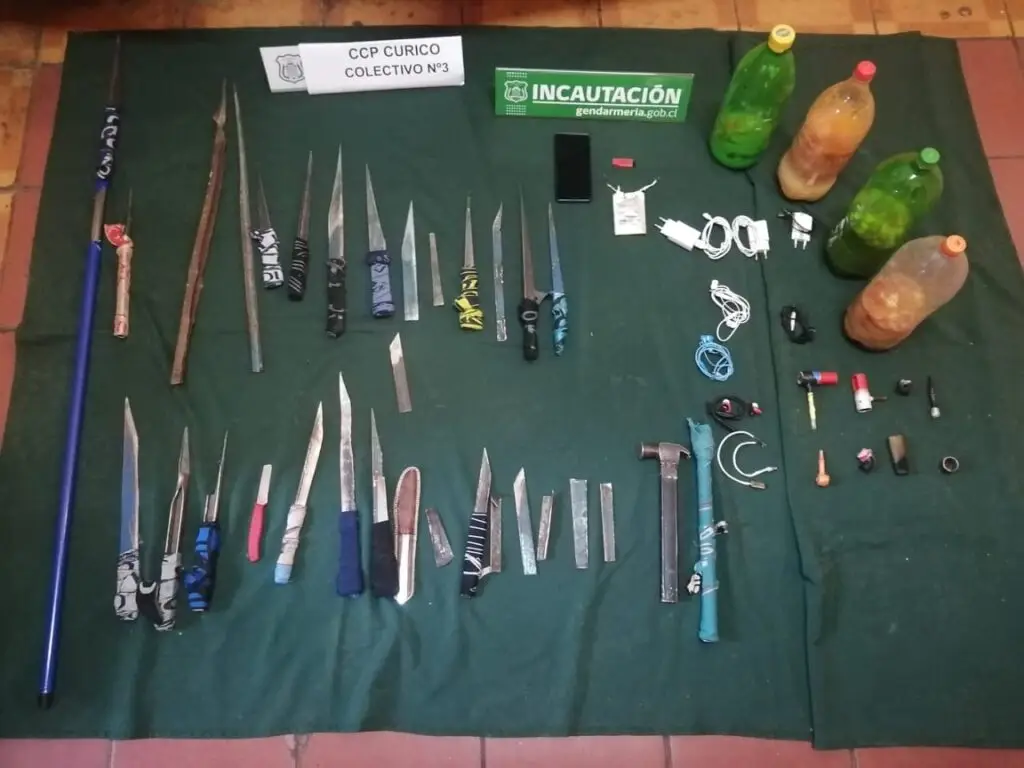 50 armas blancas fueron decomisadas en la cárcel de Curicó