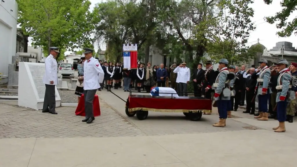 Restos de dos soldados de la Guerra del Pacífico descansan en el Mausoleo del Regimiento Talca