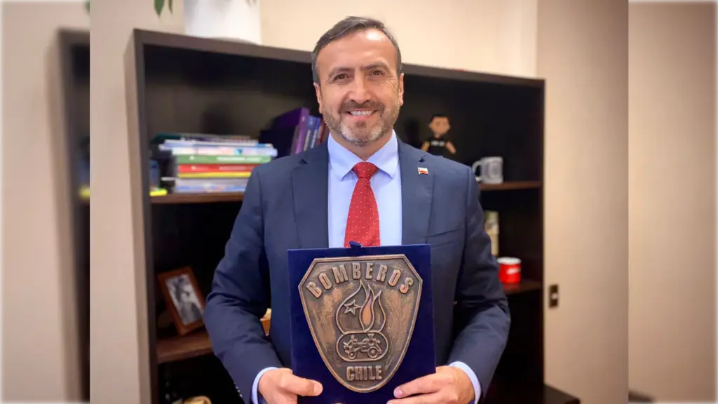 Diputado Pulgar asumió con “honor” ingreso a comisión de Bomberos