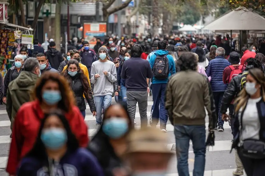 Cadem: 71% de los encuestados cree que Chile "va por un mal camino"