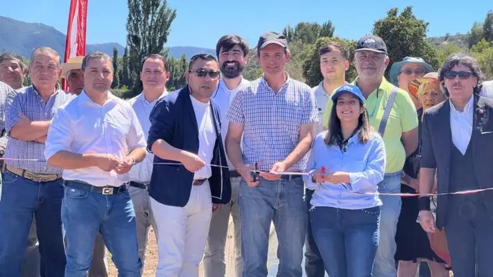 Inauguran revestimiento de canales en Villa Prat