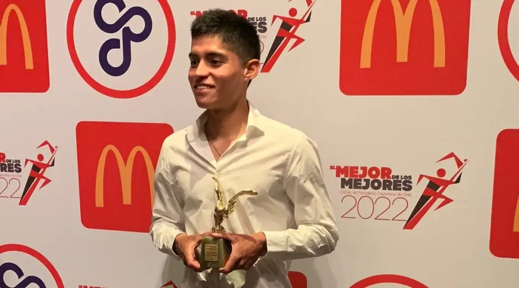 Cristián Arriagada recibió el Cóndor de Bronce en la categoría ciclismo en pista