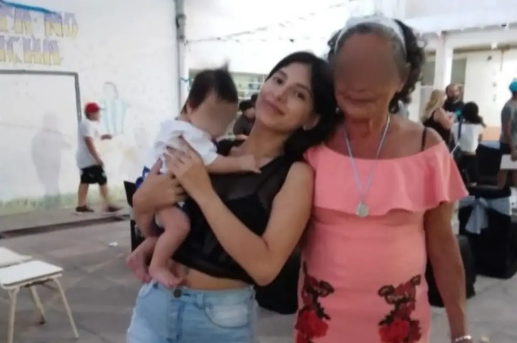 Adolescente fue acuchillada más de 10 veces tras defender a su madre del ataque de su pareja