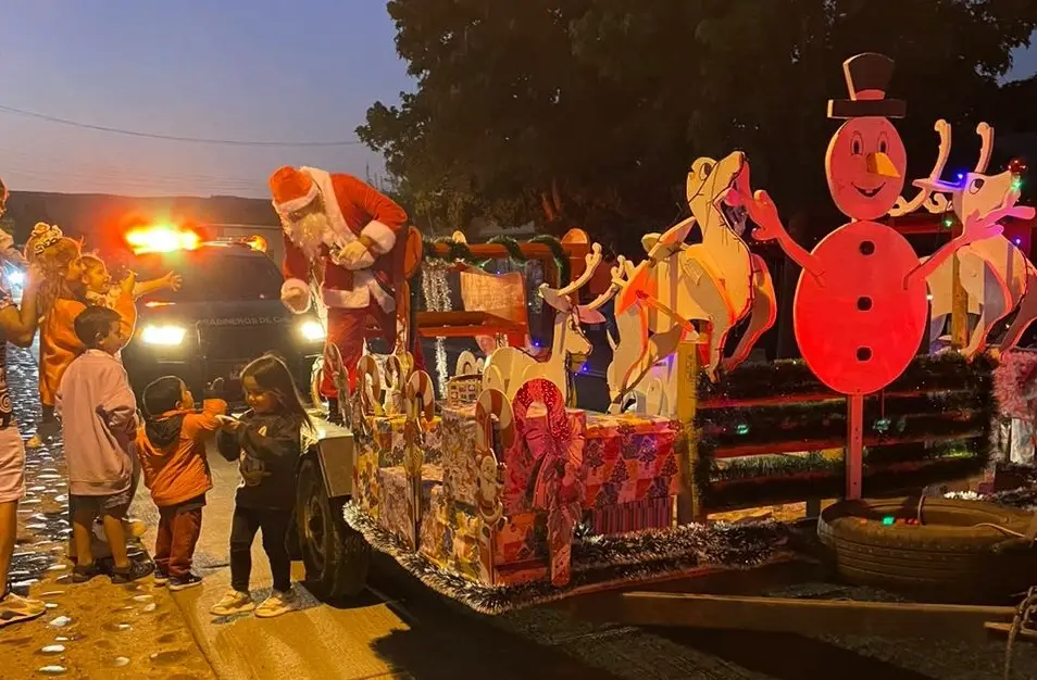 Carabineros de Curepto recorrerán las calles junto al viejito pascuero regalando golosinas a los niños