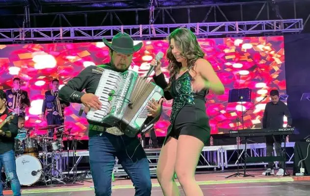Exitosa primera noche del Festival de la Guinda en el Parque Pumaitén