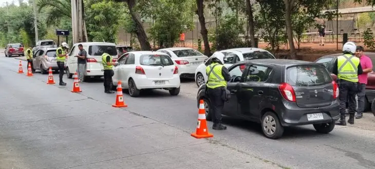 Retiran más de 60 vehículos que circulaban ilegalmente en Curicó