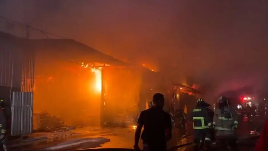 Incendio destruye vivienda en Teno: avalúo supera los 50 millones de pesos