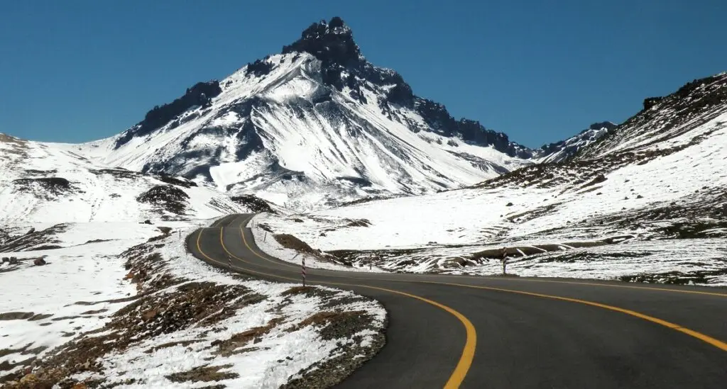 Suspenden tránsito por Ruta CH-115 a causa de posibles deslizamientos de nieve