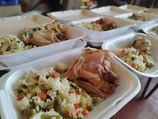 “Cocineros en movimiento" entregan alimento a familias afectadas