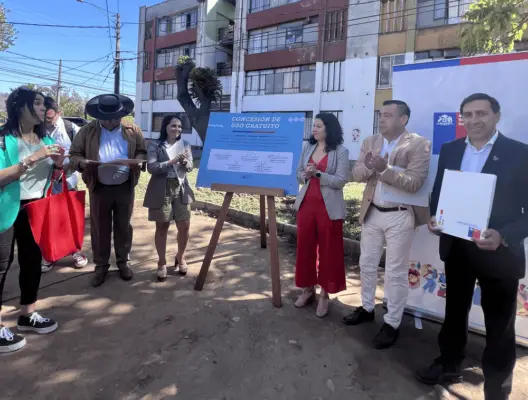 El Ministerio de Bienes Nacionales entregó dos departamentos a los estudiantes de Romeral