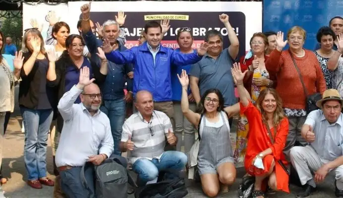 “No bajemos los brazos” es la campaña que realiza Curicó para ayudar a las personas afectadas por el incendio