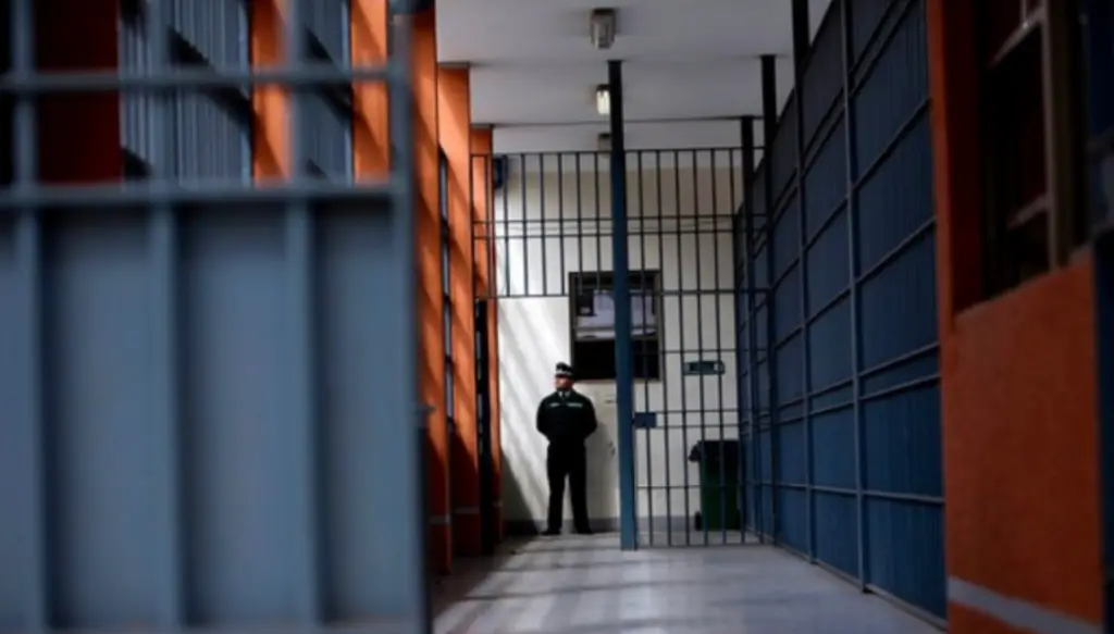 Reo de la Cárcel de Curicó quedó en estado grave tras riña y familia acusó no haber sido informada