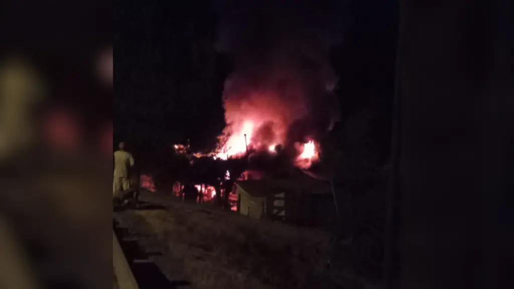 Un muerto deja incendio de vivienda en Hualañé: siniestro provocó daños en inmueble aledaño