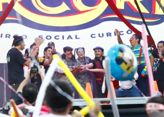 Niños y adultos disfrutaron con "Circuri" y "Cantando Aprendo a Hablar" en la tarde familiar de la Vendimia 2023