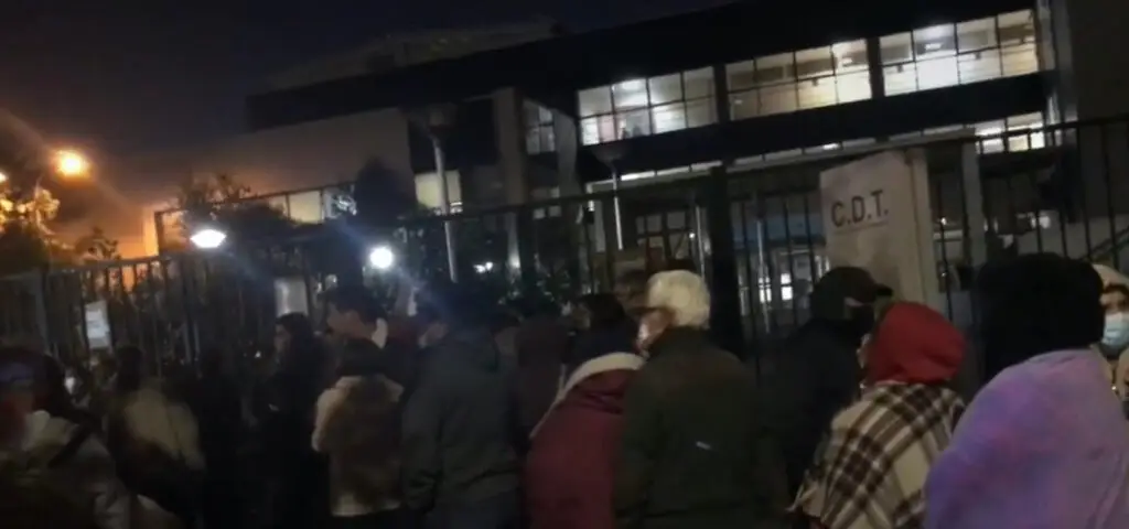 Colmed Maule responde a motivos por los cuales se forman interminables filas en Hospital Regional de Talca