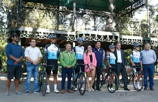 Despiden a ciclistas que competirán en la XXIII Vuelta General Alvear en Argentina