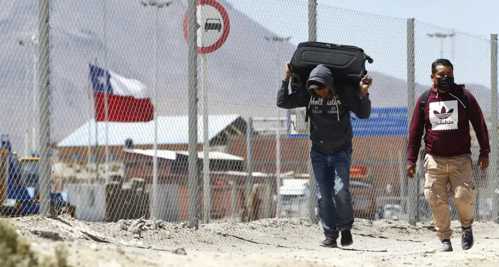 Cadem: 77% considera que la llegada de inmigrantes es mala para el país