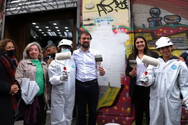 Proyecto para pintar 5 km de fachadas en Valparaíso solo ha cubierto 500 metros