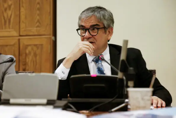 Ministro Mario Marcel reconoce que "el Estado no tiene experiencia" en la industria del litio