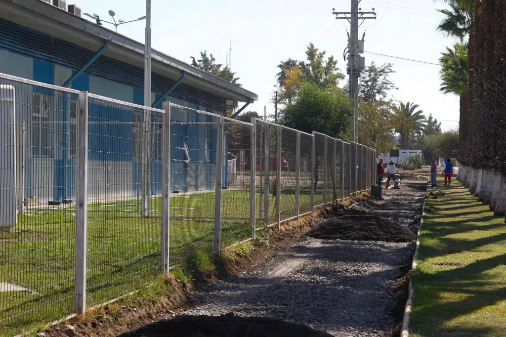 Vecinos del SAR Aguas Negras felices con proyecto de reposición de veredas