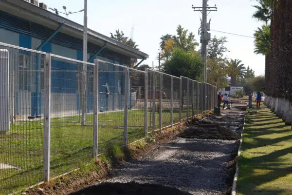 Vecinos del SAR Aguas Negras felices con proyecto de reposición de veredas