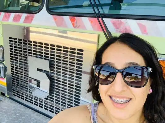 Joven voluntaria de bomberos fallece en triple colisión frente al cruce de Teno