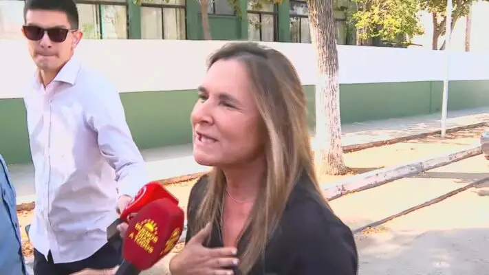 Periodista Paulina de Allende trató de "paco" a cabo asesinado: Carabineros solicitó que se retirara de punto de prensa