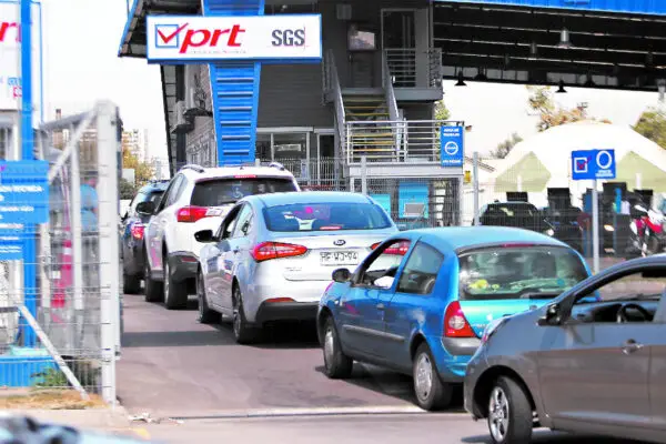 Kilométricas filas para sacar la revisión técnica se registraron este 31 de marzo