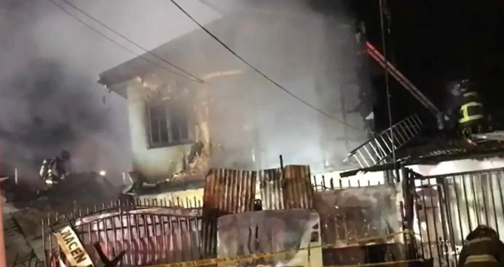 Niña de 13 años logra escapar de incendio que termina con un menor y dos adultos muertos en Talca
