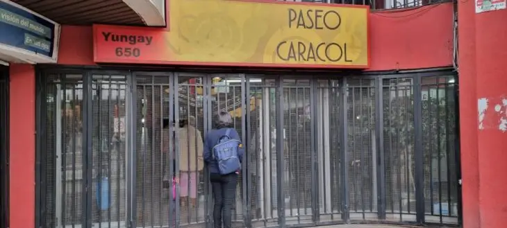Millonario botín logran delincuentes tras robo con fuerza en Paseo Caracol de Curicó
