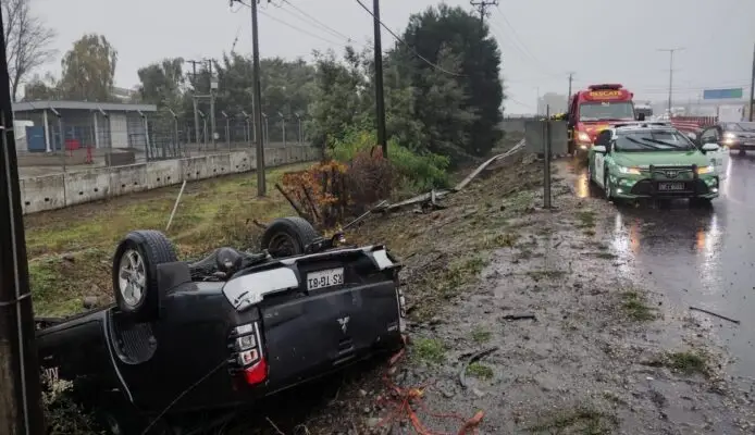 Atropellan a tres bomberos mientras atendían accidente en Ruta 5