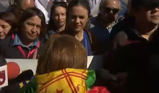 Manifestante increpó a ministra Vallejo por aprobación de Ley Naín-Retamal