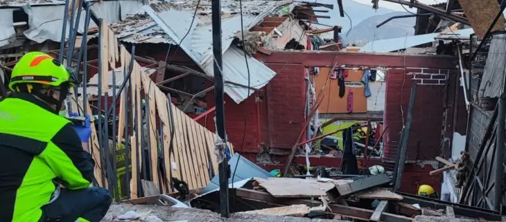 Dos personas en estado grave tras explosión por emanación de gas en Lo Barnechea