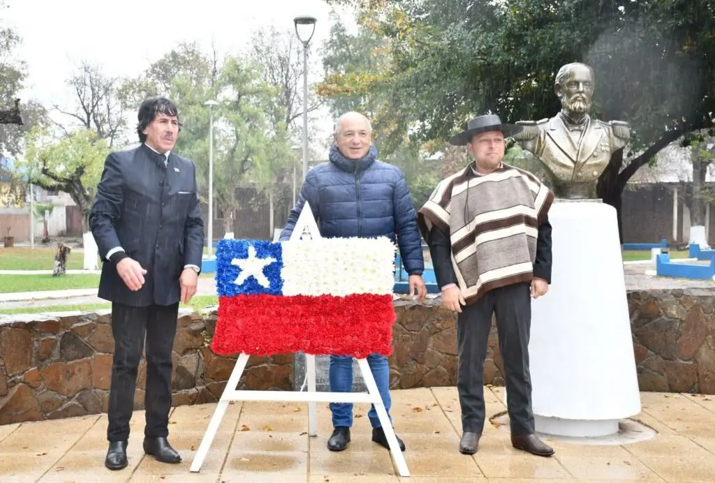 Municipio de Sagrada Familia realizó homenaje a Arturo Prat