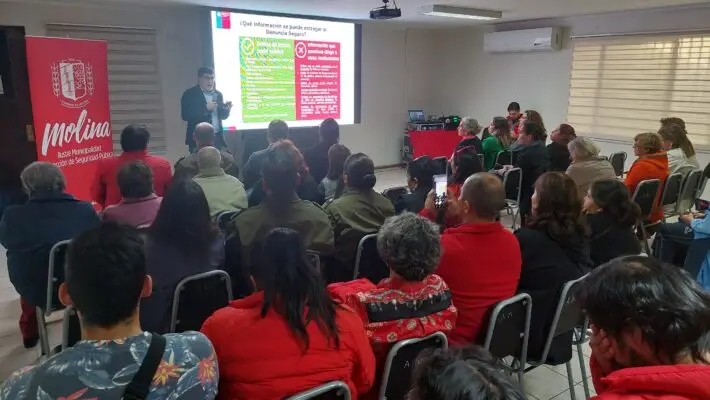 Dirigentes sociales de Molina recibieron capacitación en el programa Denuncia Seguro
