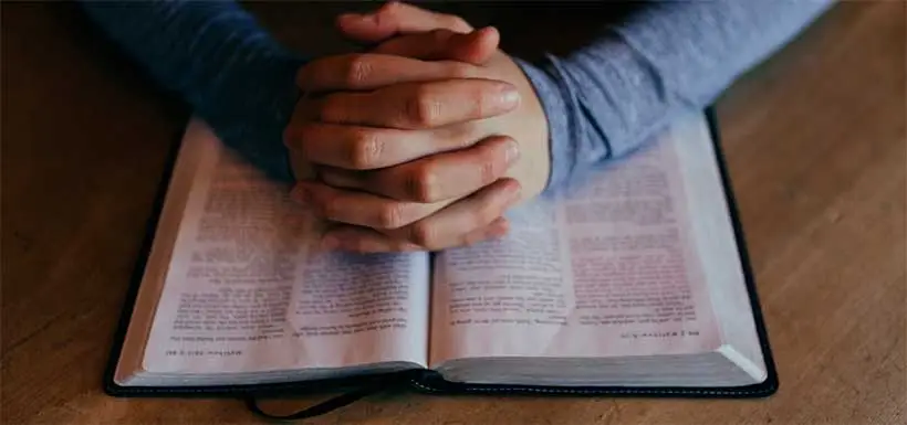 Escuelas en Estados Unidos prohiben la Biblia por ser "vulgar y violenta"