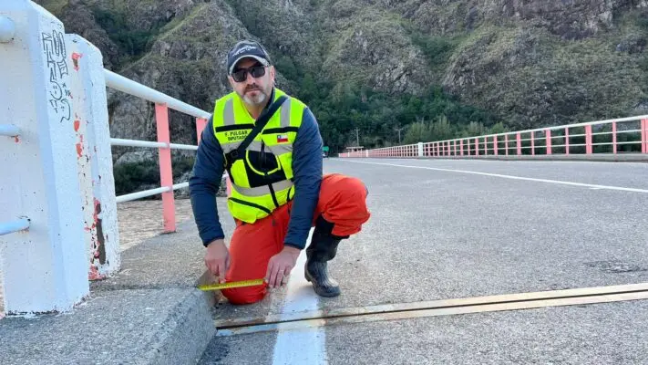 Diputado Pulgar pide verificar estado de puente Armerillo por eventual desplazamiento de placa