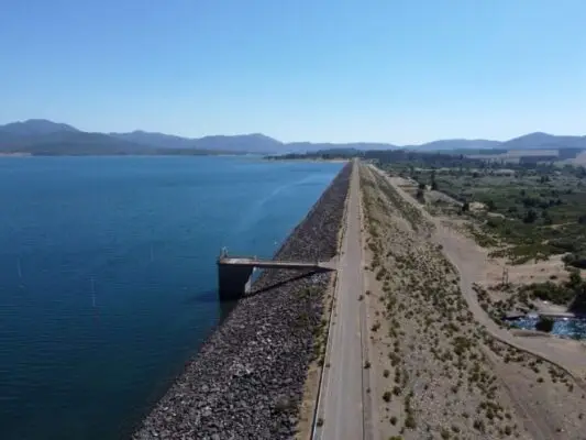 Apertura de compuertas embalse Colbún:  Llaman a evacuar cercanías del caudal
