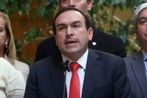 Diputado Felipe Donoso destaca renuncia de subsecretario de Redes Asistenciales: “era lo que había que hacer”
