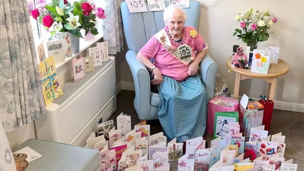 Mujer de 108 años reveló su secreto para una vida larga: "Tener perros en lugar de hijos"