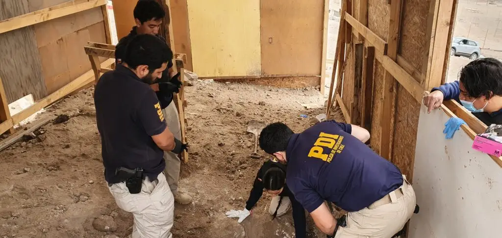 Cuerpos encontrados en cerro de Arica fueron enterrados vivos y tapados con cemento