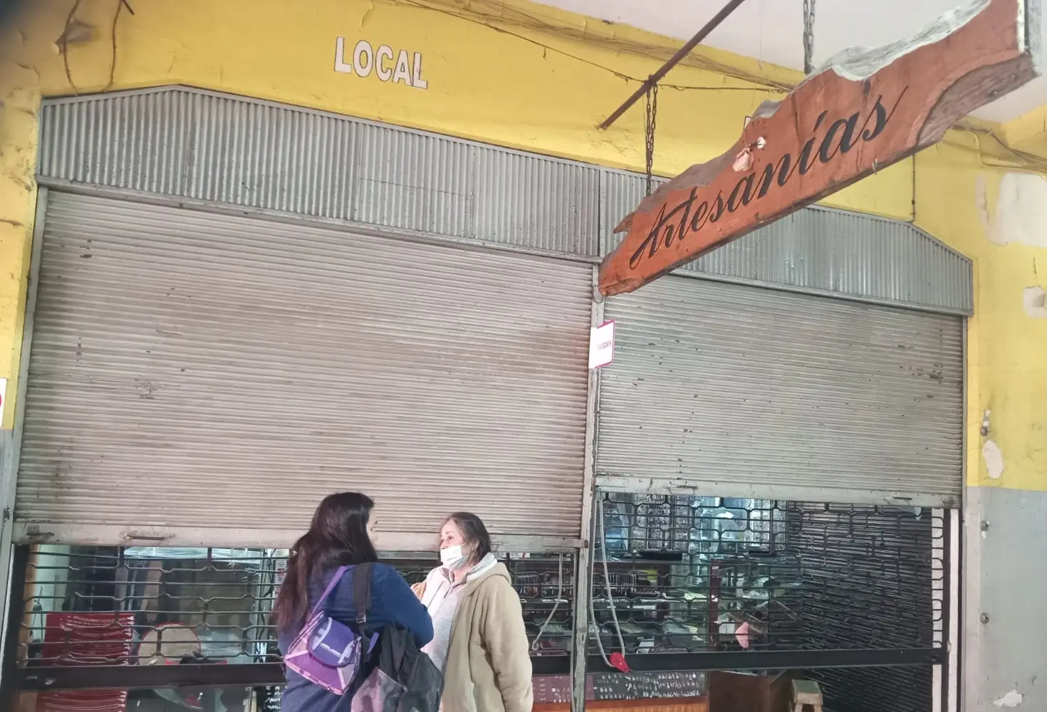 Sujetos roban $10 millones desde local de joyas y artesanías en el Mercado Municipal de Curicó